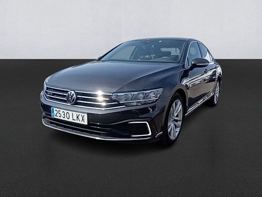 VOLKSWAGEN PASSAT en alquiler y venta en Ayvens