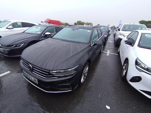 VOLKSWAGEN PASSAT en alquiler y venta en Ayvens